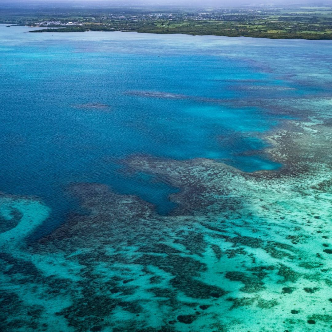Fly Over the Underwater Waterfall: Mauritius Seaplane Tour